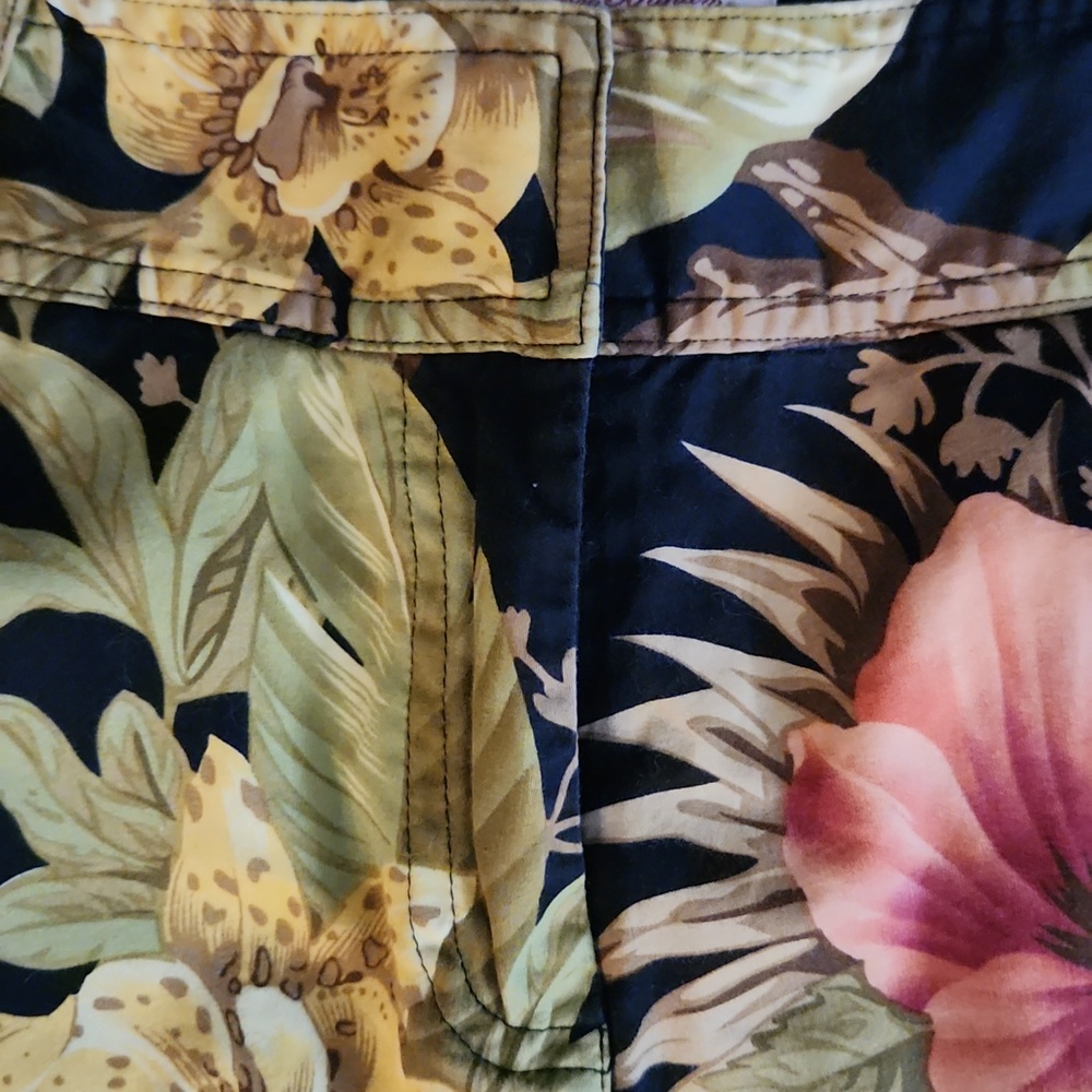 TOMMY BAHAMA Vintage Black Floral Crop Pant 4 - Picture 5 of 6